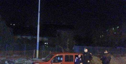 Во Львове пьяный за рулем утопил автомобиль в бетоне