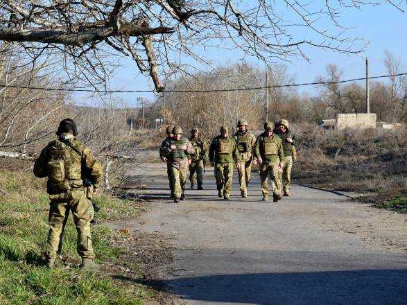 Пандемия коронавируса: в районе проведения ООС временно прекращается пропуск через линию разграничения