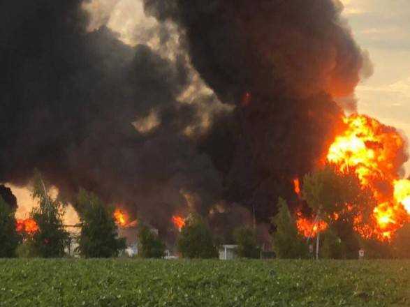 "Прильоти" на Дніпропетровщині: три ракети зруйнували нафтобазу, троє людей отримали опіки