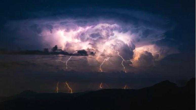 Потреплют шквалы и побьет град: Украину пугают прогнозом погоды