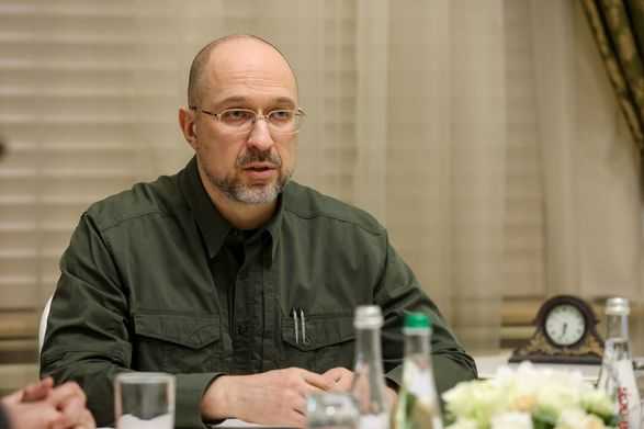 На сході та півдні України продовжуються важкі бої – Шмигаль