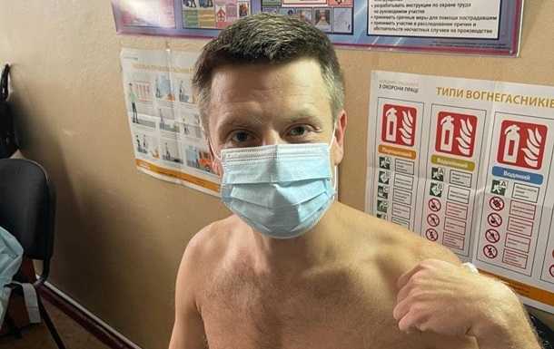 В Україні вакцинувався перший нардеп