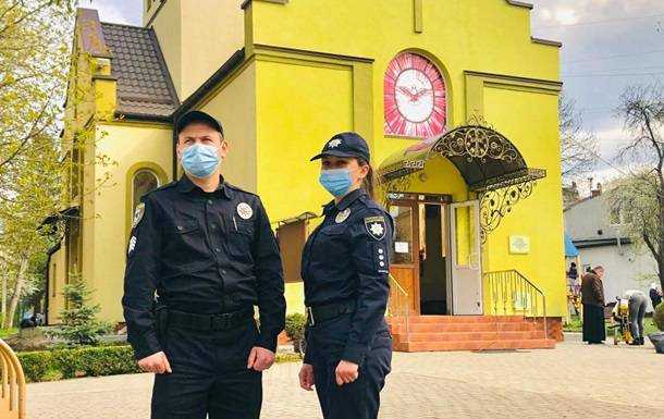 У поліції розповіли про порушення під час великодніх богослужінь