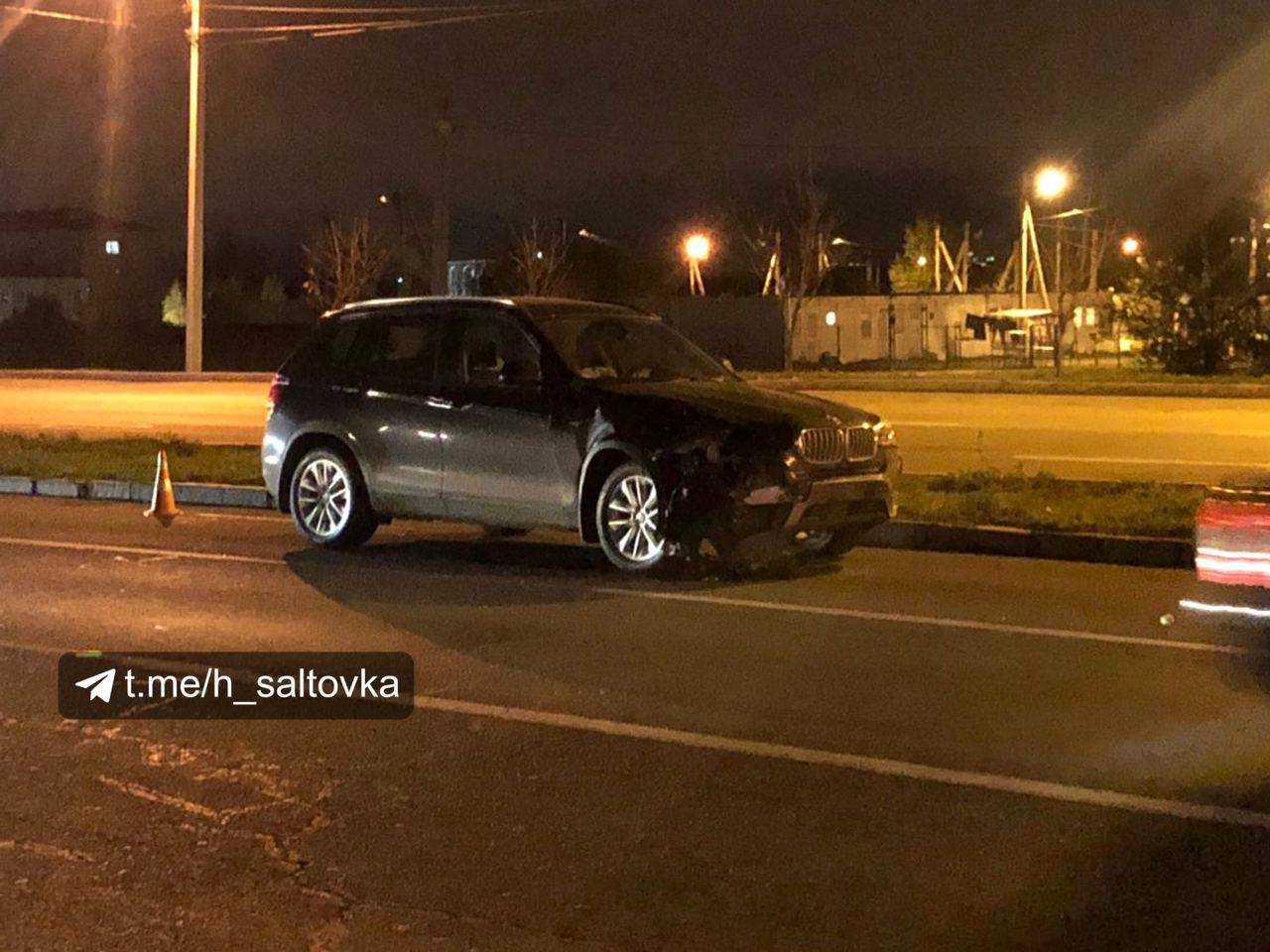 В Харькове внедорожник снес беременную женщину на переходе: видео с места трагедии