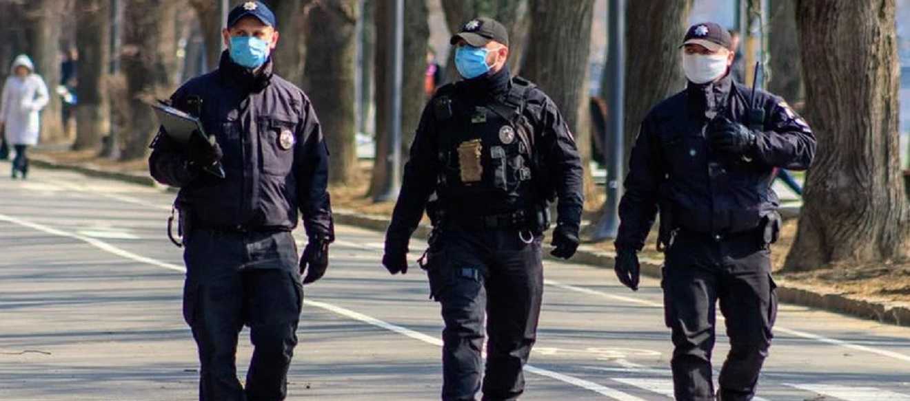 У "червоних" зонах заборонили ходити без масок на вулиці