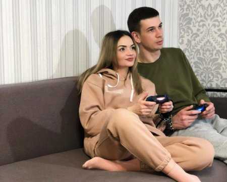 Закохані з Харкова, які закували себе в ланцюги, оголосили про розрив стосунків
