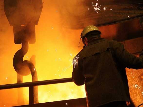 Спад промышленного производства в мае замедлился до 12,2%
