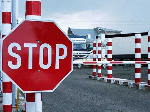 Украина в полночь закроет границу из-за коронавируса