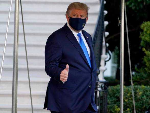 Трамп назвал коронавирус чумой и опроверг слухи о состоянии своего здоровья