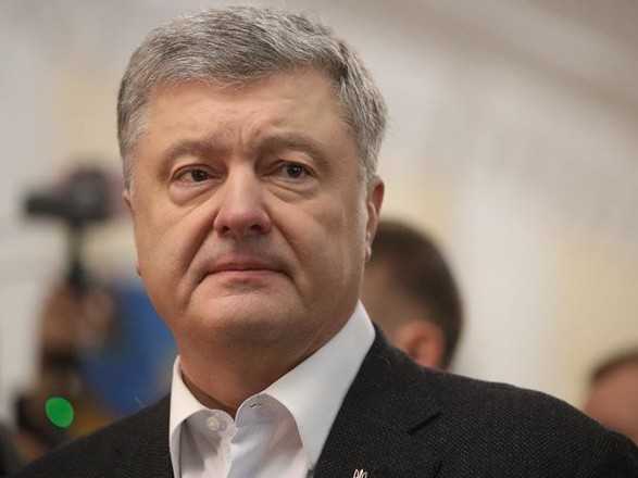 Порошенко здав паспорти та має прибути у ДБР на наступний допит у понеділок