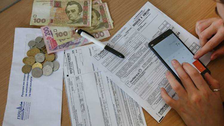 Украинцам "простят" долги за коммуналку, закон уже есть
