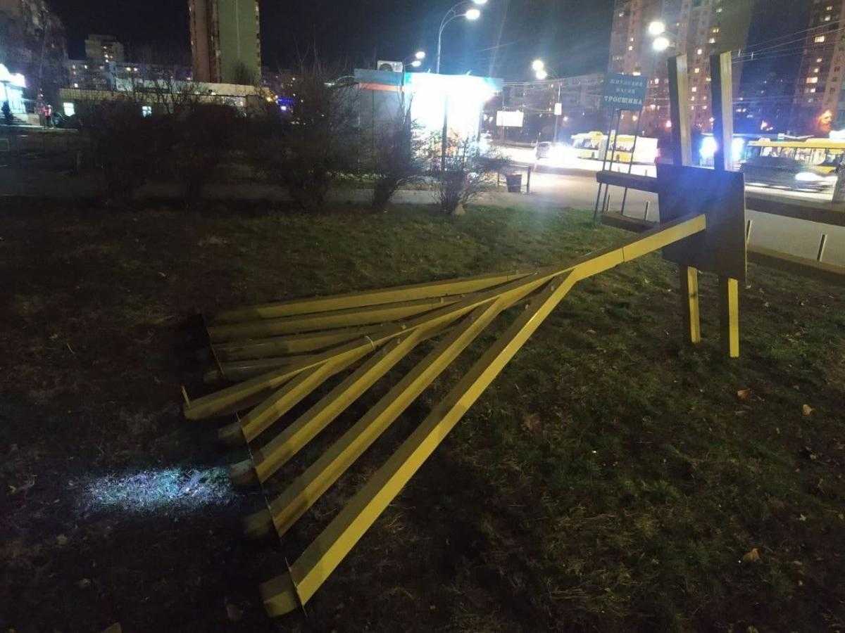 Невідомі повалили Ханукію на Троєщині в Києві