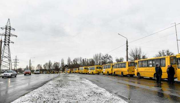 Евакуація маріупольців: із Бердянська до Запоріжжя приїхало 1077 людей, з яких 319 – діти