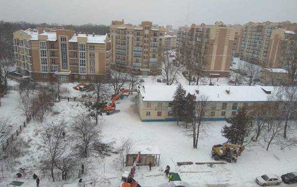 У Києві зносять гуртожиток із мешканцями
