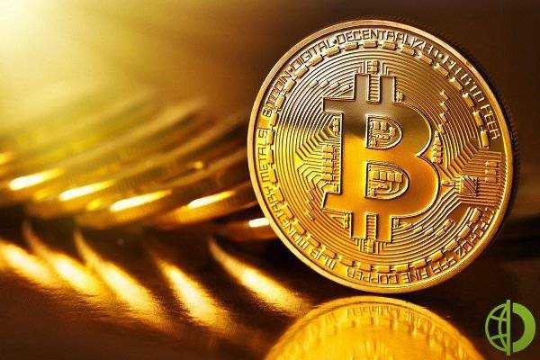Стоимость биткоина резко снизилась