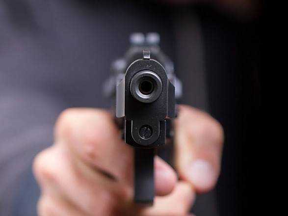Погрожував лікарям пістолетом у медзакладі: у Вінниці затримали зловмисника
