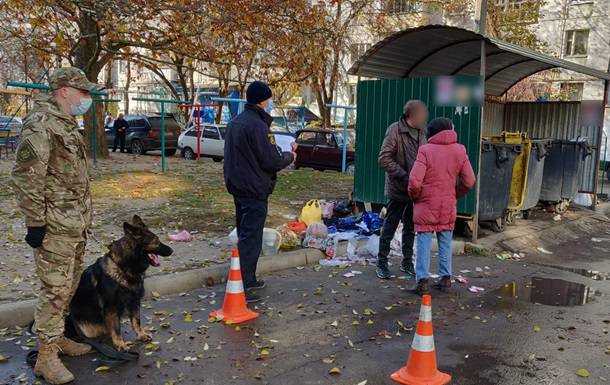 У Мелітополі у сміттєвому баку знайшли тіло немовляти
