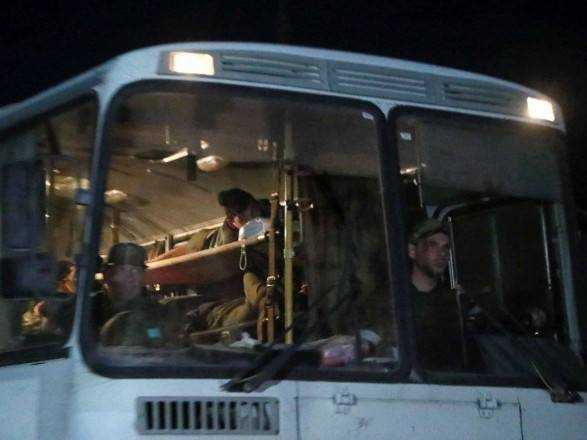 Червоний Хрест заявив про реєстрацію сотень військових, що вийшли з "Азовсталі"