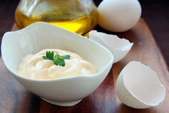 Продукт смертельно опасен: почему лучше готовить майонез дома