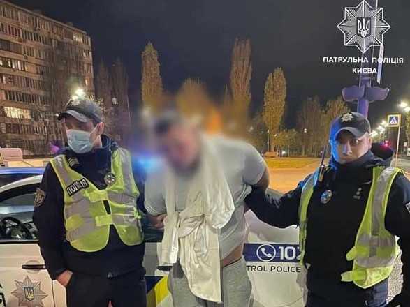 П'яний водій влетів у місце ДТП: патрульного затисло між двома автівками