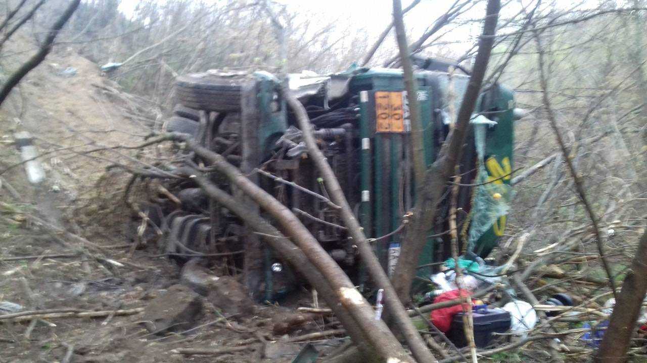 В Винницкой области бензовоз вылетел в кювет