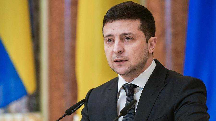 Зеленский призвал сети АЗС снизить цены на бензин
