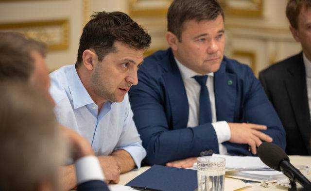 Соратники жестко подставили Зеленского. Что происходит?