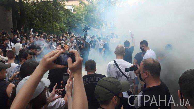 Шевченковский райсуд предупредил группу поддержки Стерненко о "неотвратимой ответственности" за беспорядки