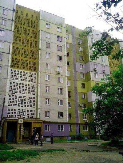 В Донецке снаряды попали в многоэтажку, стоматологическую клинику и спортплощадку – зампредседателя райсовета