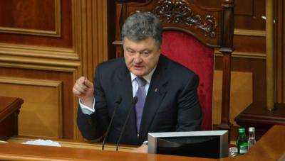 Поддержать правительственные законы призывает президент Украины Петр Порошенко