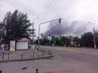 Переодетые в форму украинских военных террористы обстреливают жилые кварталы в Луганске