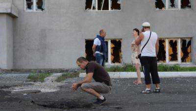 В результате артобстрела в Донецке пострадали 3 человека, повреждены дома, школа и ж/д станция – горсовет