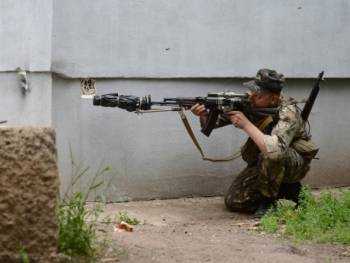 В Луганске в районе аэропорта боевики обстреляли колонну сил АТО, есть раненые - Тымчук