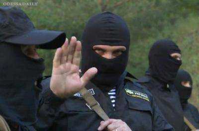 Комбат ”Донбасса” сообщил, что под Иловайском российские военнослужащие обманом призывают окруженных украинских силовиков сдаться в плен