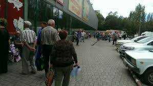 В Донецке во все районы организован подвоз технической воды и установлены емкости с питьевой водой - горсовет