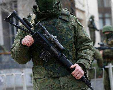 В Крыму неизвестные в форме затолкали в микроавтобус двух крымских татар - СМИ