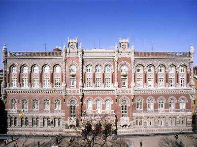 НБУ снизил официальный курс гривни к доллару - 15,7714 грн/долл.