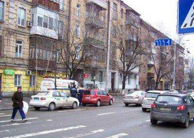 Милиция: В столице на улице Жилянской двое неизвестных ограбили мужчину, отобрав крупную сумму денег