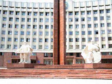В Ивано-Франковской области подали в отставку два зампредседателя ОГА и три председателя РГА, члены ВО ”Свобода”