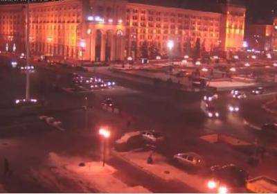 В Киеве люди с битами и цепями перекрыли Крещатик
