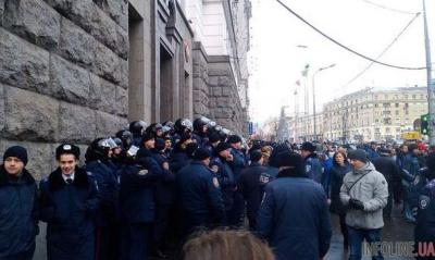 В Харькове активисты штурмуют горсовет и требуют отставки мэра Г.Кернеса