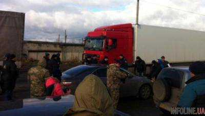 В Харькове активисты перекрыли один из выездов из города