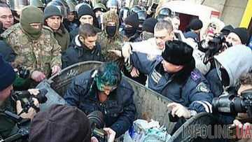 В Харькове активисты вместо Кернеса облили зеленкой и "люстрировали" экс-регионала Скоробогача (ФОТО, ВИДЕО)