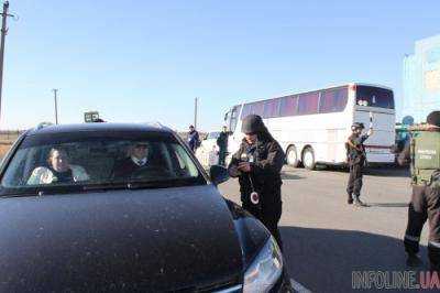 Крымчане выстроились в очередь на "Чонгаре", чтобы попасть в Украину