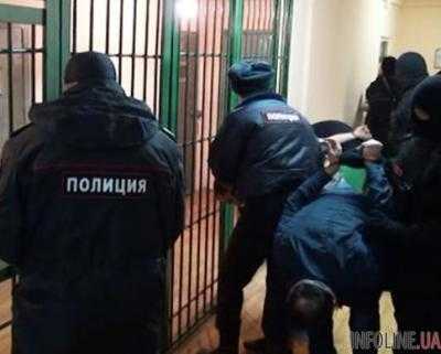 В Москве под СИЗО с летчицей Савченко полиция задержала 4 человек, которые слушали гимн Украины