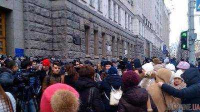 В Харькове на сессию горсовета пустили пикетчиков