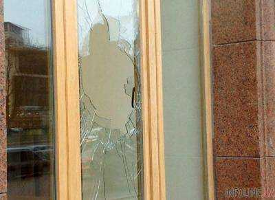 Сегодня утром в здании Киевсовета разбили окна