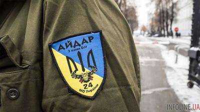 Айдаровцы перекрыли под Кабмином движение и принесли шины