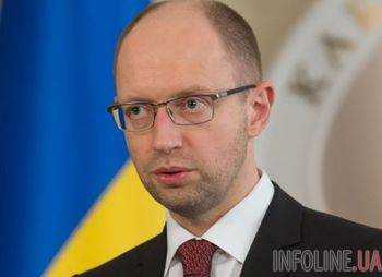 Нужно сделать все, чтобы повысить военные возможности Украины - А.Яценюк