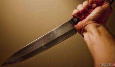 В Киеве двое неизвестных порезали ножом мужчину